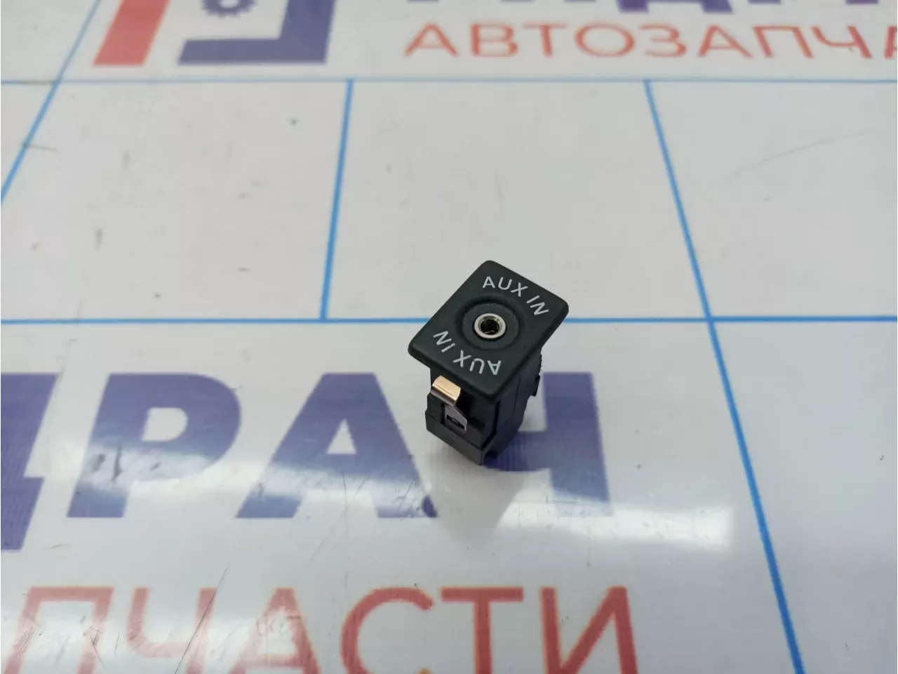 Разъем AUX / USB Volkswagen Golf Plus (Mk5) 5M0035724.